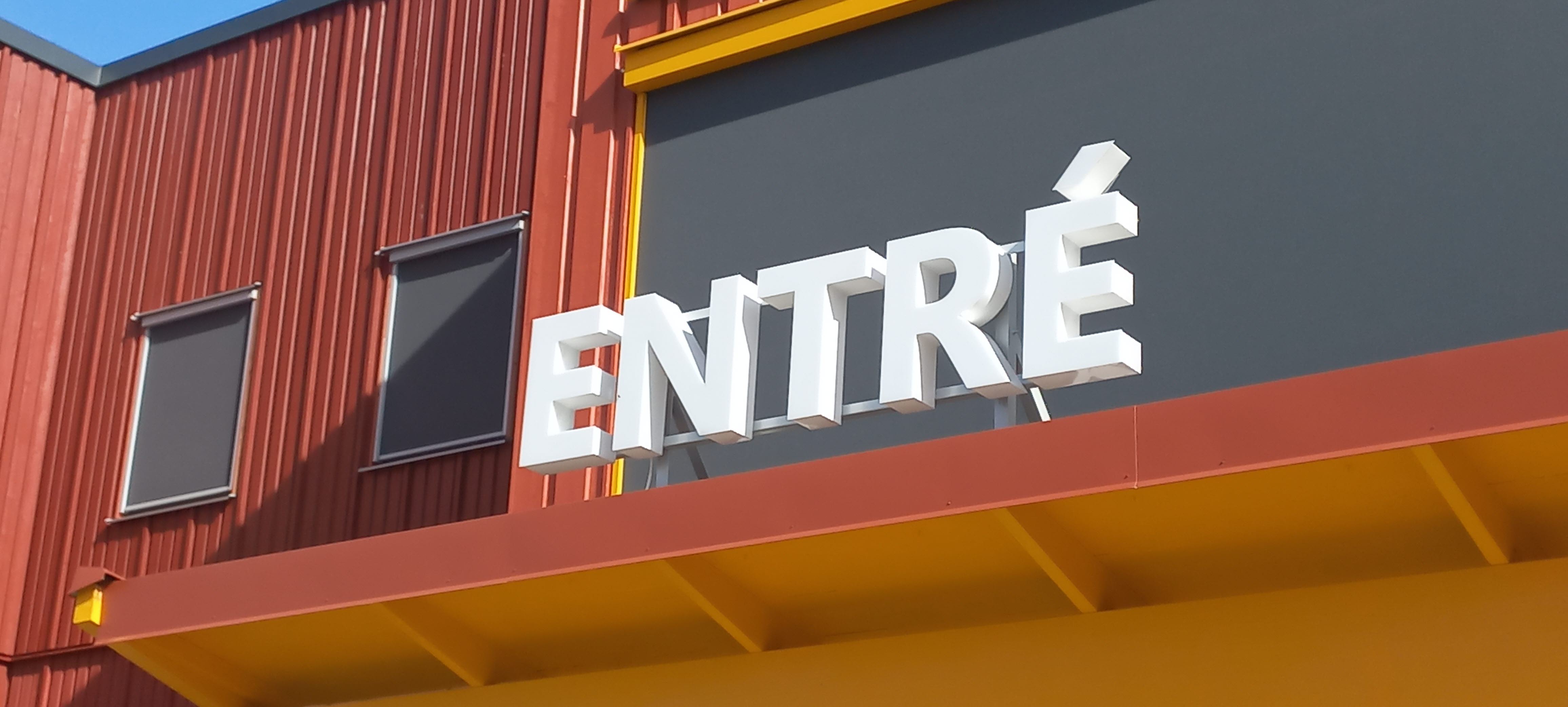 Entréskylt till Simhallen i Årjäng