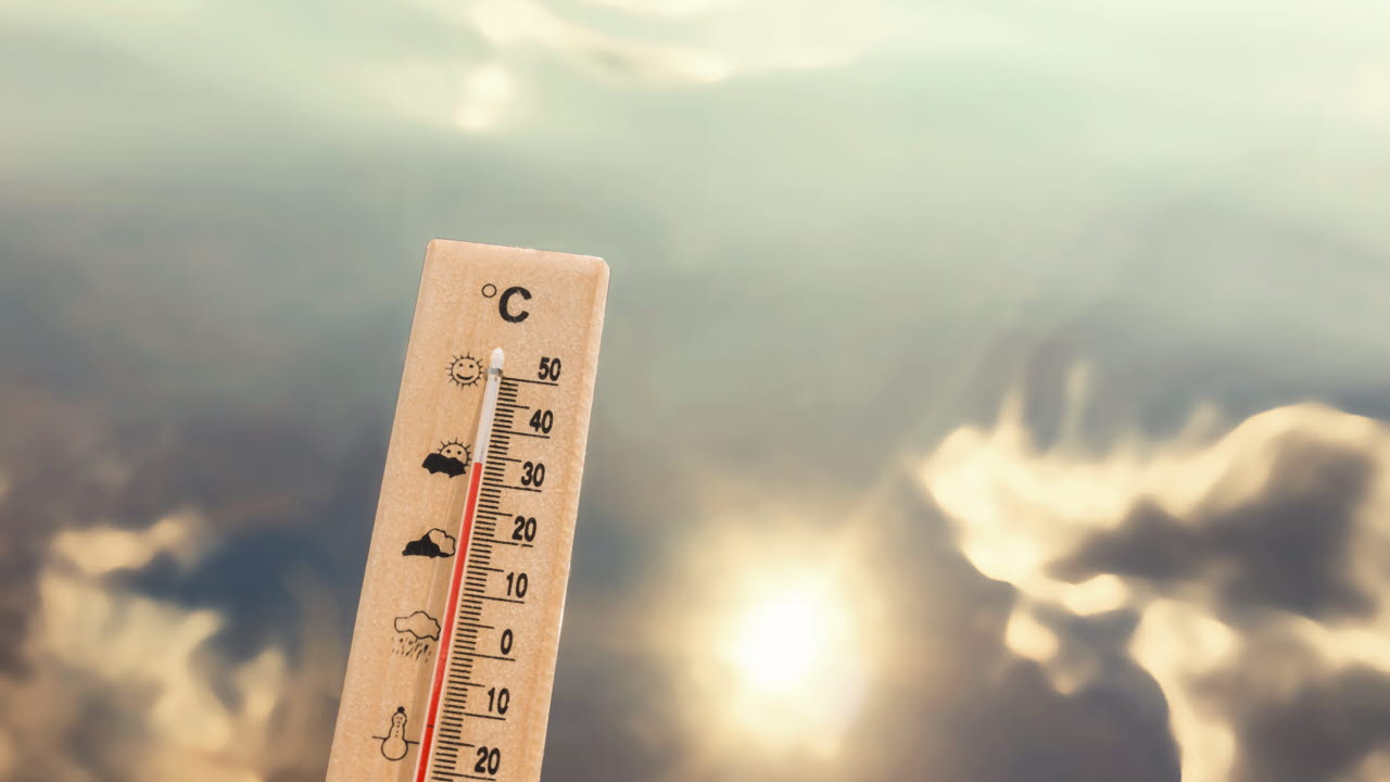 Termometer som visar höga temperaturer