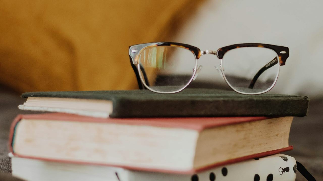 {"X":0.35,"Y":0.0,"Width":0.56,"Height":0.99555555555555553}